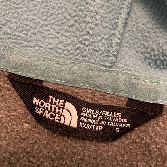 Girls North Face Fleece hooded jacket. Very good used condition. Size 5 (XXS) - Picture 10 of 11